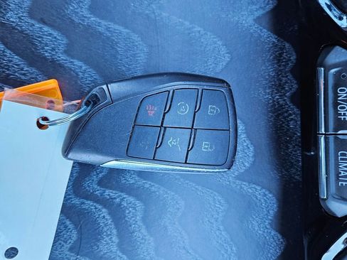 Used 2022 GMC Yukon XL Denali image 69