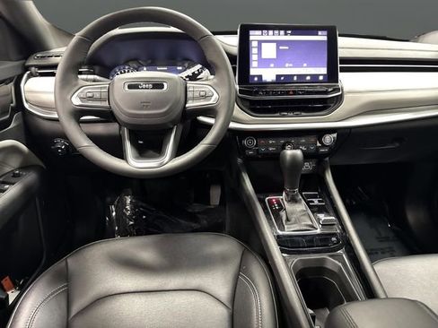 Certified 2025 Jeep Compass Limited image 5