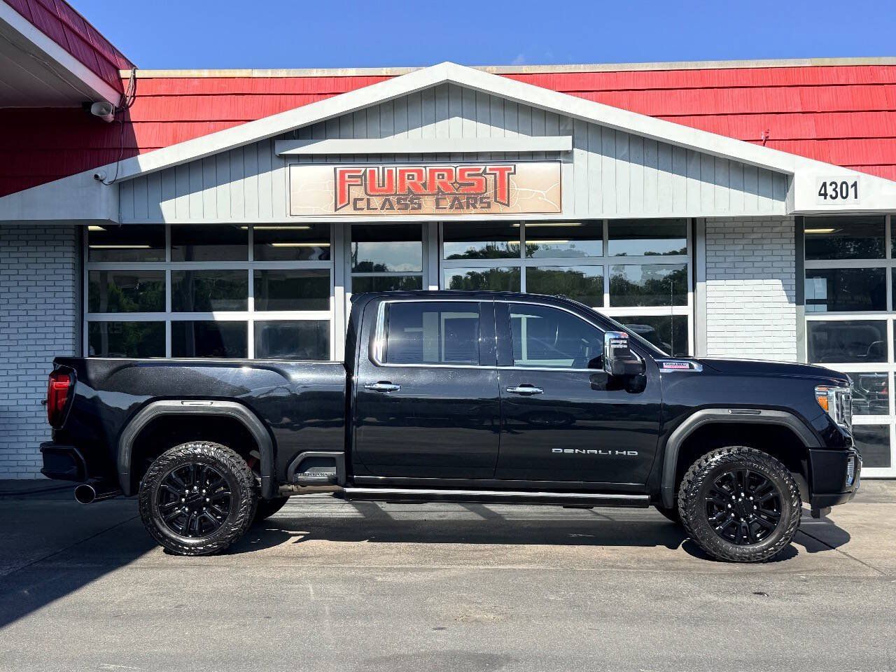 Used 2021 GMC Sierra 2500 Denali w/ Denali Black Diamond Edition AWD/4WD image 2
