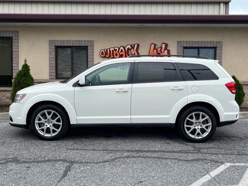 Used 2013 Dodge Journey SXT w/ Flexible Seating Group image 34