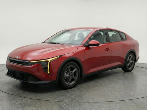 Used 2025 Kia K4 FWD image 3