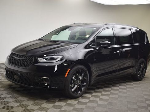 New 2026 Chrysler Pacifica Select w/ S Appearance Package image 14