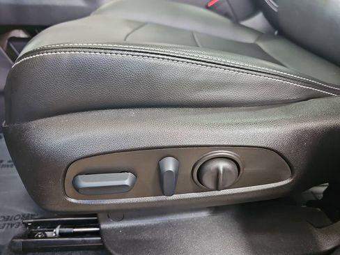 Certified 2022 GMC Terrain SLT w/ Elevation Edition image 34