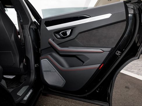 Used 2020 Lamborghini Urus image 39