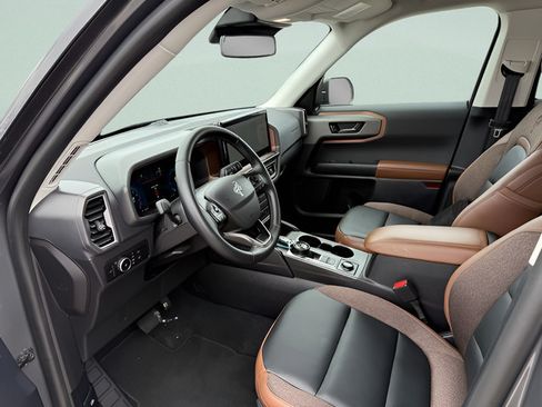 Used 2025 Ford Bronco Sport Outer Banks w/ Outer Banks Tech Package+ AWD/4WD image 4