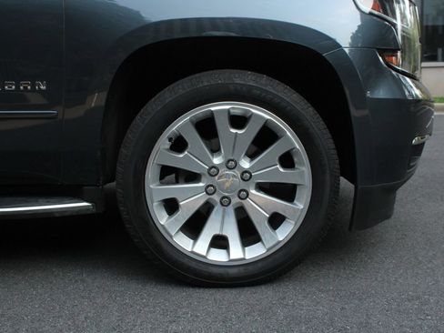 Used 2019 Chevrolet Suburban Premier AWD/4WD image 4