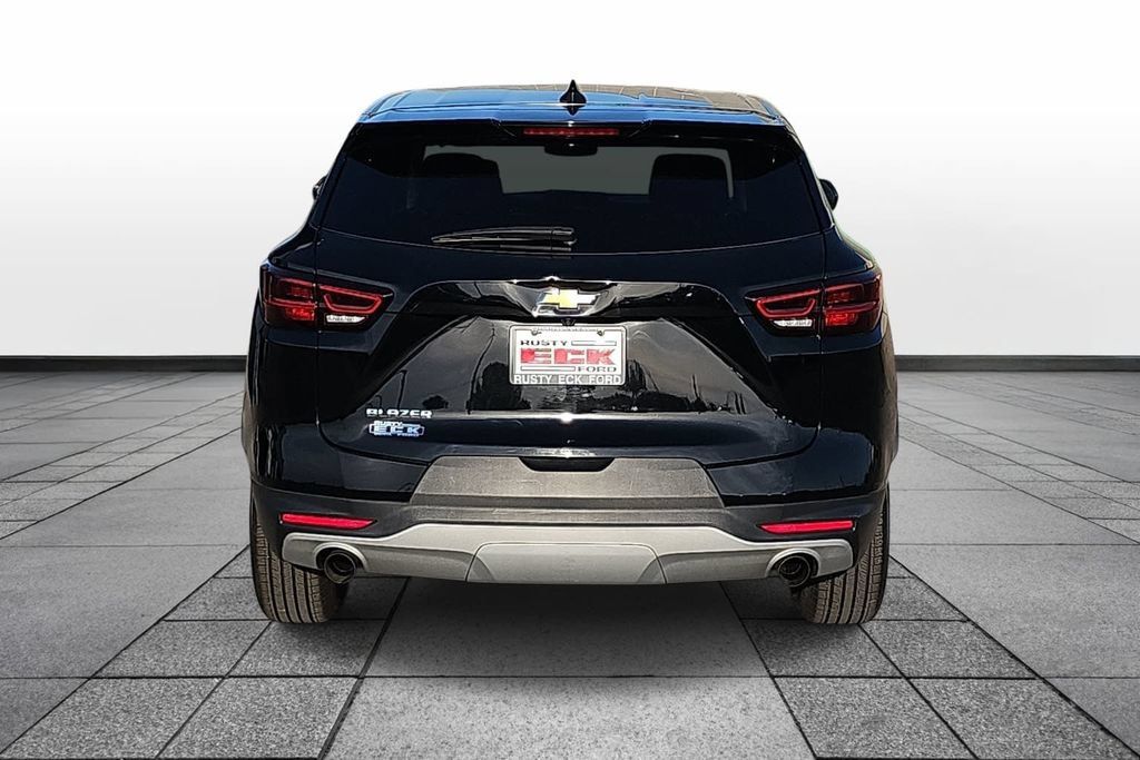 Used 2025 Chevrolet Blazer LT FWD image 6