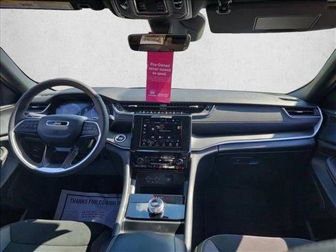 Certified 2025 Jeep Grand Cherokee Altitude image 17