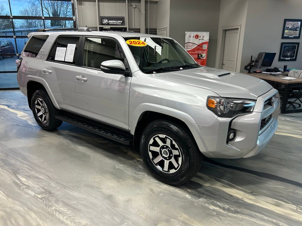 Used 2024 Toyota 4Runner TRD Off-Road Premium AWD/4WD image 28