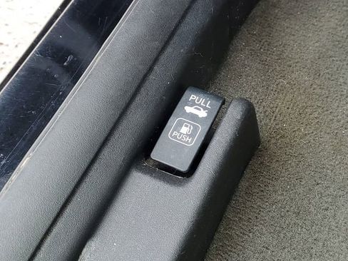 Used 2011 Nissan Sentra 2.0 image 13