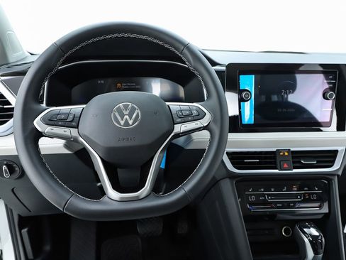 New 2026 Volkswagen Taos SE image 20