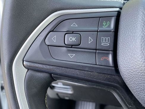 Used 2023 Jeep Grand Cherokee Altitude RWD image 25