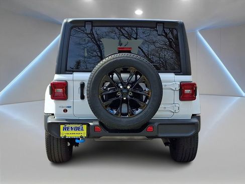 Used 2023 Jeep Wrangler Unlimited Sahara w/ Cold Weather Group AWD/4WD image 6