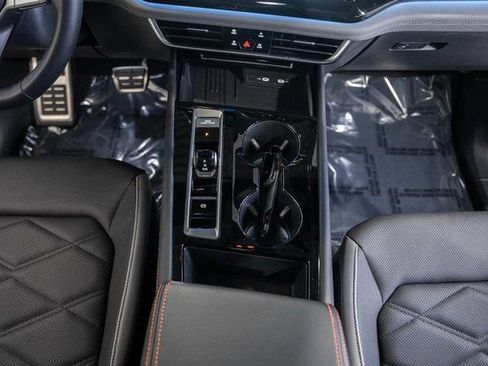 Used 2025 Volkswagen Atlas Peak Edition SE image 26