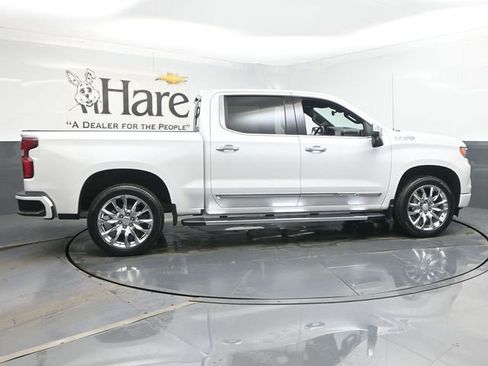 Used 2023 Chevrolet Silverado 1500 High Country w/ High Country Premium Package AWD/4WD image 36
