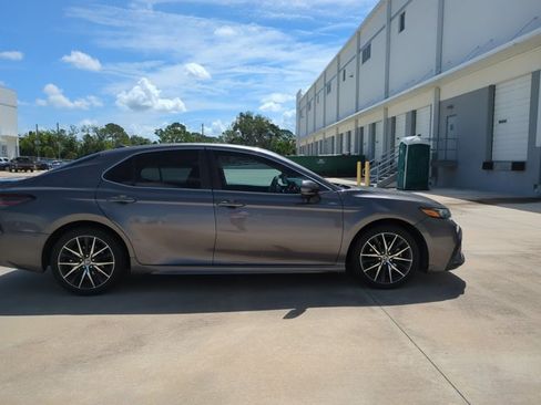 Used 2023 Toyota Camry SE FWD image 4