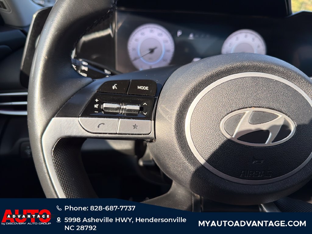 Used 2025 Hyundai Elantra SEL FWD image 24