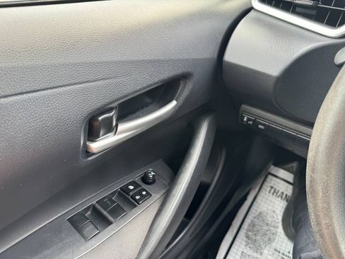 Used 2020 Toyota Corolla LE FWD image 25