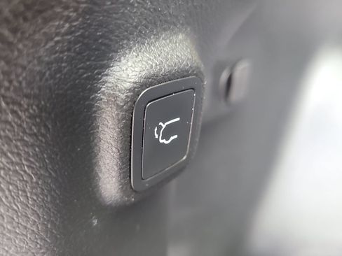 Used 2023 Jeep Cherokee Altitude Lux AWD/4WD image 11