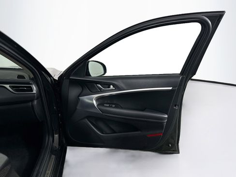 Used 2026 Genesis G70 2.5T RWD image 31