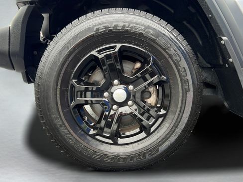 Used 2019 Jeep Wrangler Sport AWD/4WD image 9