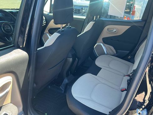 Used 2015 Jeep Renegade Latitude AWD/4WD image 8