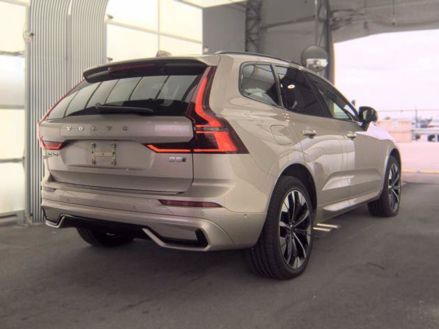 Used 2026 Volvo XC60 B5 Plus AWD/4WD image 5