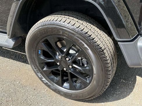 Used 2022 Jeep Wrangler Unlimited Sahara w/ Cold Weather Group image 12