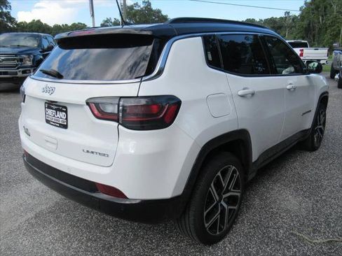 Certified 2025 Jeep Compass Limited w/ Elite Group AWD/4WD image 7