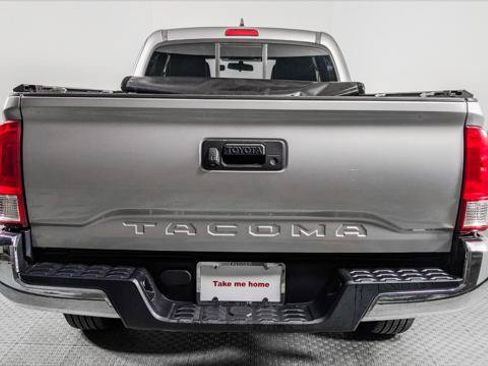 Used 2017 Toyota Tacoma SR5 RWD image 7