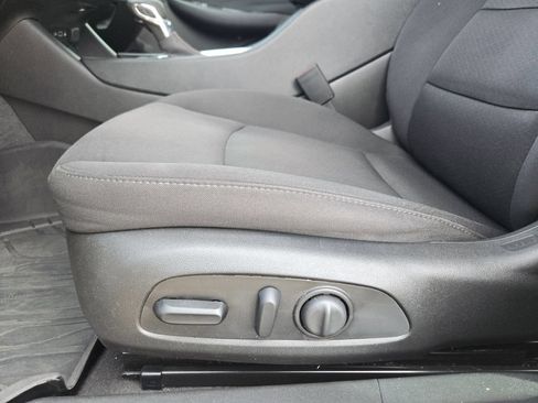 Used 2021 Chevrolet Malibu RS FWD image 19