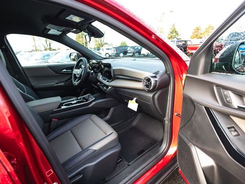 New 2026 Chevrolet Equinox LT w/ Convenience Package II image 28