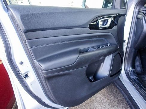 New 2026 Jeep Compass Latitude image 19