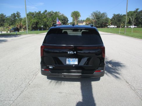 Used 2025 Kia Carnival SX Prestige FWD image 6