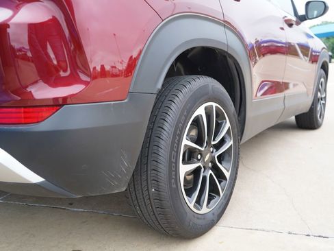 Used 2025 Chevrolet TrailBlazer LT AWD/4WD image 8