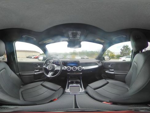Used 2025 Mercedes-Benz GLB 250 image 45