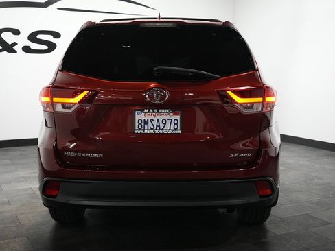 Used 2019 Toyota Highlander SE AWD/4WD image 10