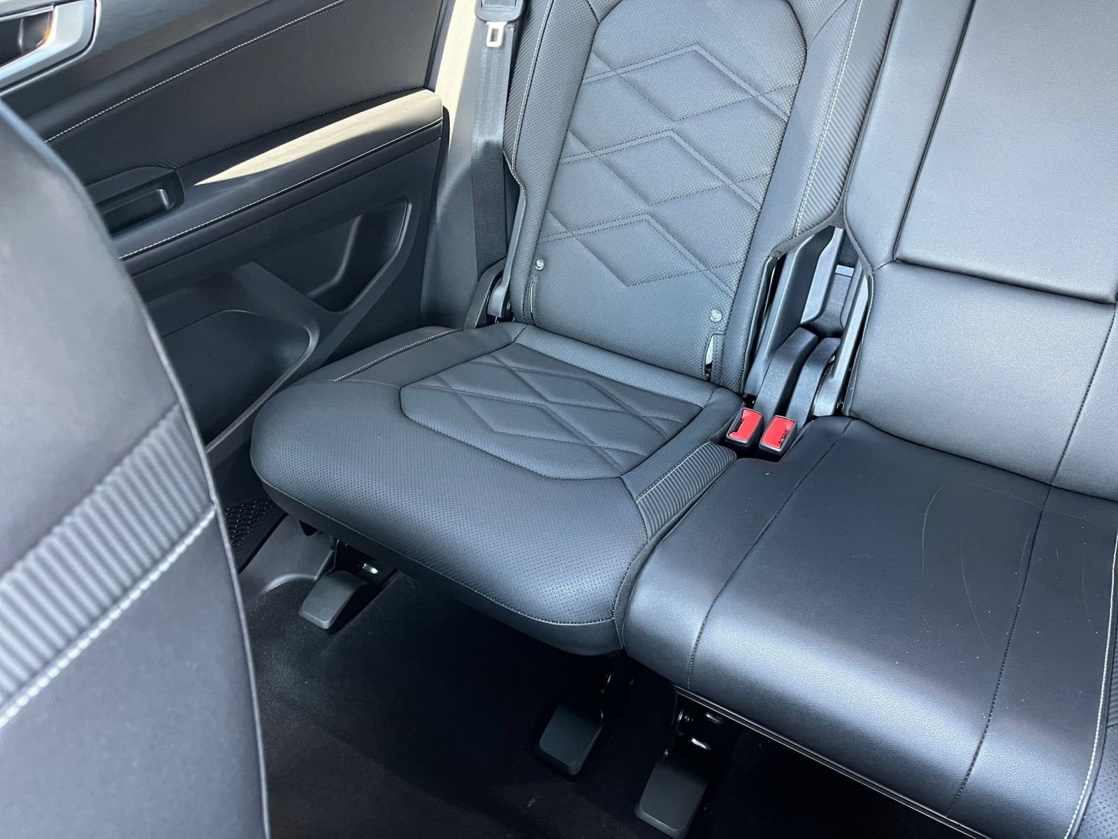 Used 2026 Volkswagen Atlas Cross Sport SE FWD image 40