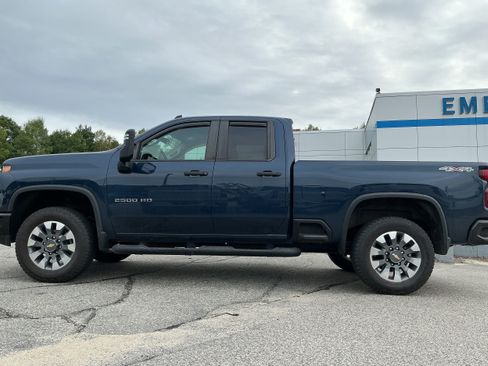 Used 2021 Chevrolet Silverado 2500 Custom w/ Custom Value Package AWD/4WD image 3