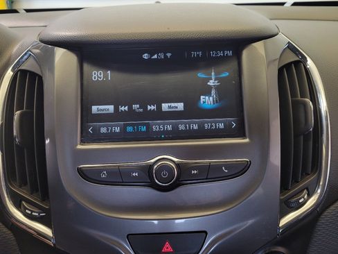 Used 2018 Chevrolet Cruze LT w/ Convenience Package FWD image 25