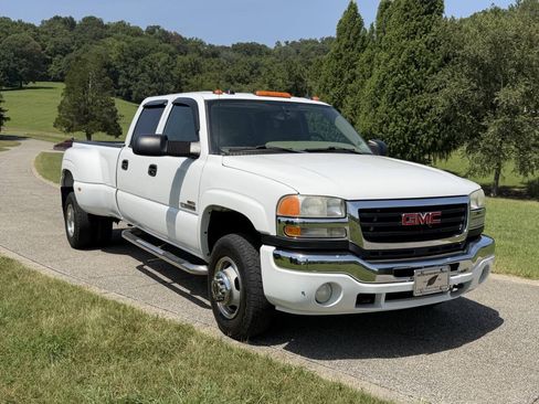 Used 2005 GMC Sierra 3500 SLT w/ Heavy-Duty Power Package AWD/4WD image 17