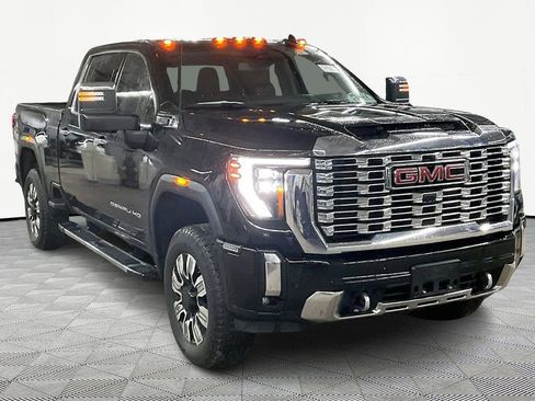 Used 2024 GMC Sierra 2500 Denali image 3