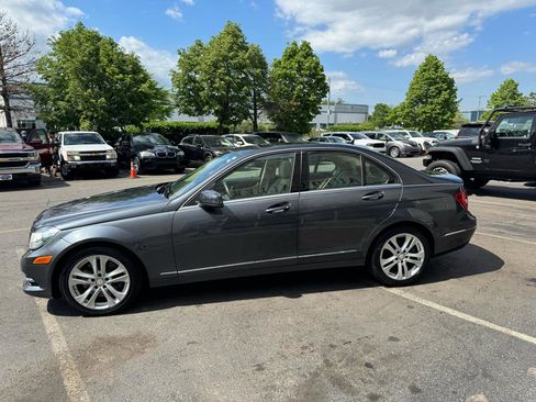Used 2013 Mercedes-Benz C 300 Sport image 26