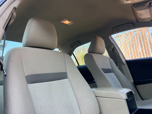 Used 2014 Toyota Camry L image 17