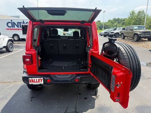 Used 2025 Jeep Wrangler Unlimited Sahara w/ Safety Group AWD/4WD image 42