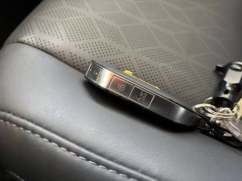 Used 2026 Kia Carnival FWD image 22