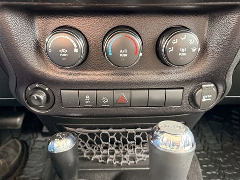 Used 2015 Jeep Wrangler Unlimited Sport image 15