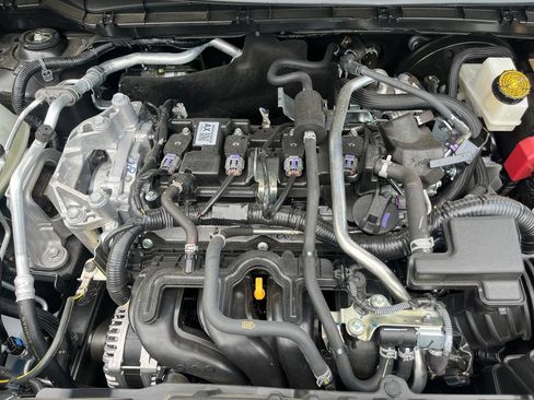 Used 2026 Nissan Kicks SR FWD image 19