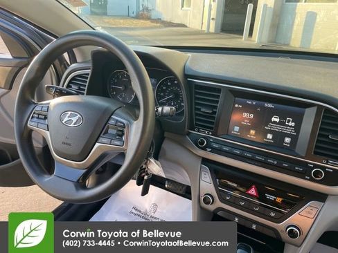Used 2017 Hyundai Elantra SE image 14