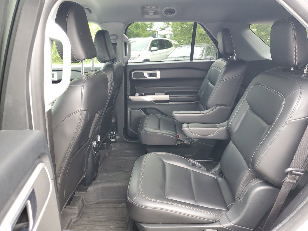 Certified 2022 Ford Explorer XLT w/ Equipment Group 202A AWD/4WD image 16
